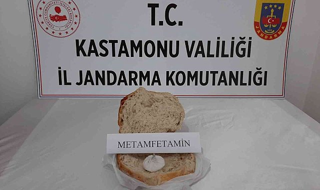 Pişkinlikte sınır tanımıyor: Önce iç çamaşırına sakladığı, şimdi de ekmek arasına sakladığı uyuşturucuyla yakalandı