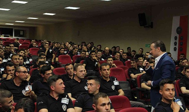 Polis adaylarına kişisel gelişim ve farkındalık eğitimi