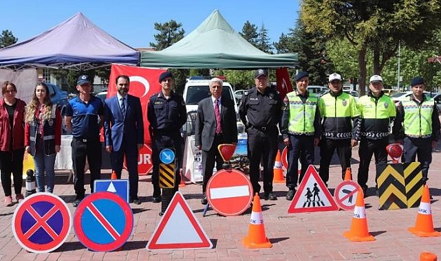 Polis ve jandarma ekipleri 'Daha güvenli trafik için stant' açtı