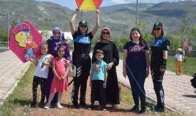 Polisler çocuklarla çocuk oldu