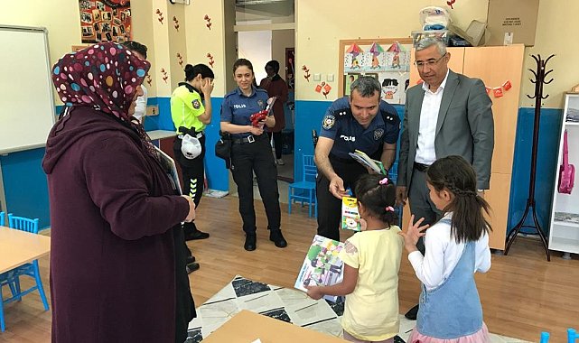 Polislerden çocuklara eğitim desteği