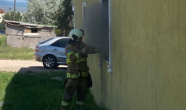 Prizde unutulan şarj cihazı evi yaktı