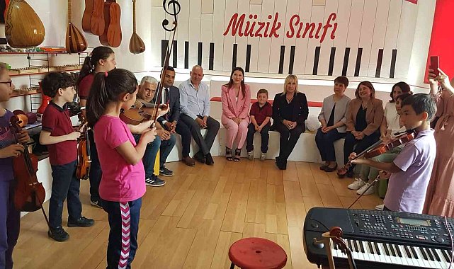 Protokol üyelerinin katılımıyla müzik sınıfı açıldı