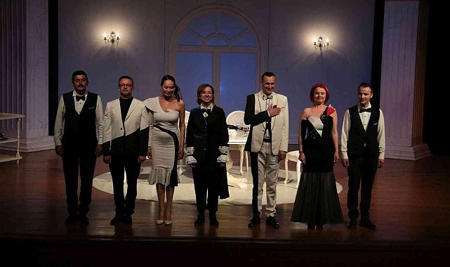 &quot;Akşam Yemeği&quot; tiyatro oyunu NEVÜ&#039;de sahnelendi