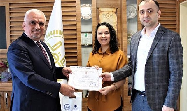 "Evliliğe İlk Adım" projesi ile seminerlere katılan çiftlere belgeleri verildi