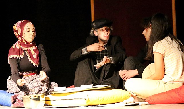 "Her Çocuk Sevgiyi Hak Eder" tiyatro oyununa büyük beğeni