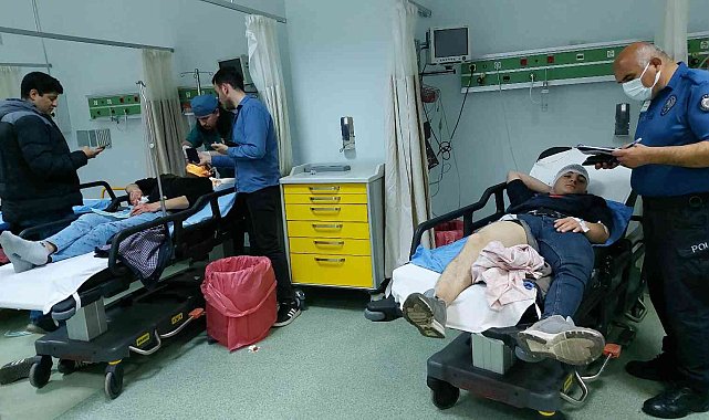 "Neden baktın?" tartışmasında 2 kişi hastanelik oldu