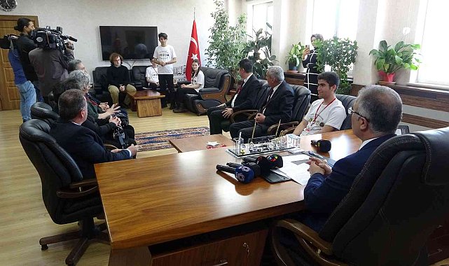 "Tarih şuurunu milletlerin hafızasında canlı tutmak ve milli kültürle beslemek gerekir"