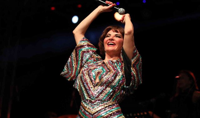 Ramazan Etkinlikleri'nin son akşamında Göksel konseri