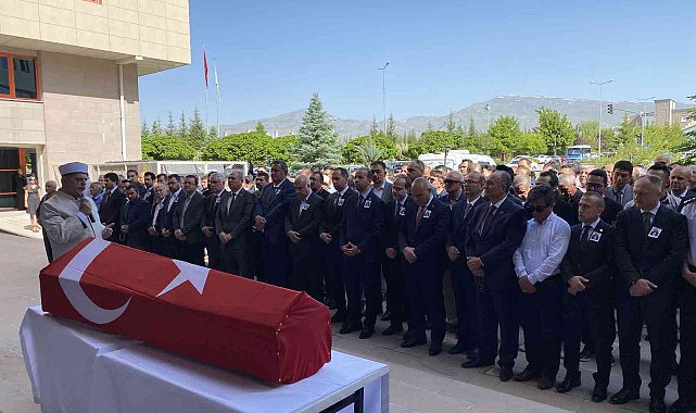 Rektör yardımcısı kalbine yenildi