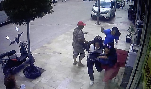 Rüzgarın kopardığı beton parçalarından saniyelerle kurtuldular