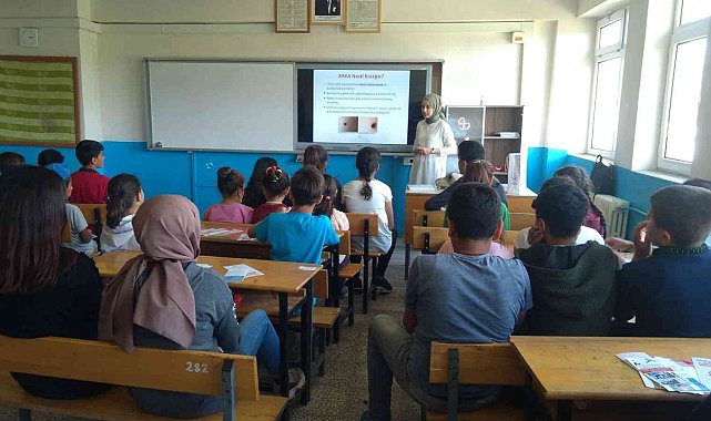 Sağlıkçılar köylerde kene eğitimi verdi