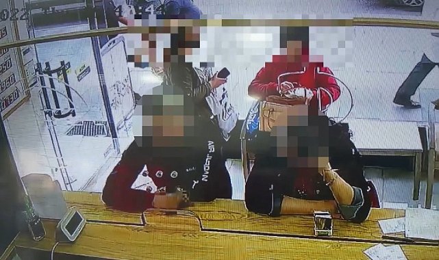 Sahte dolarları kuyumcularda bozdurmaya çalıştılar