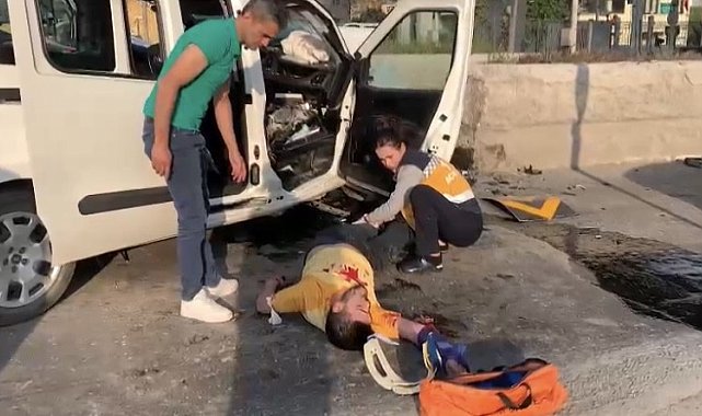 Samandra gişelerde araç beton bariyere çarptı: 2 yaralı