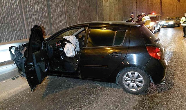 Samsun'da otomobil alt geçitte bariyere çarptı: 2 yaralı