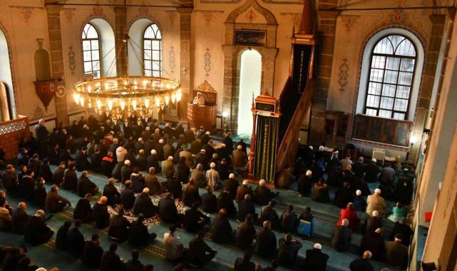 Samsunlular bayram namazı için camilere akın etti