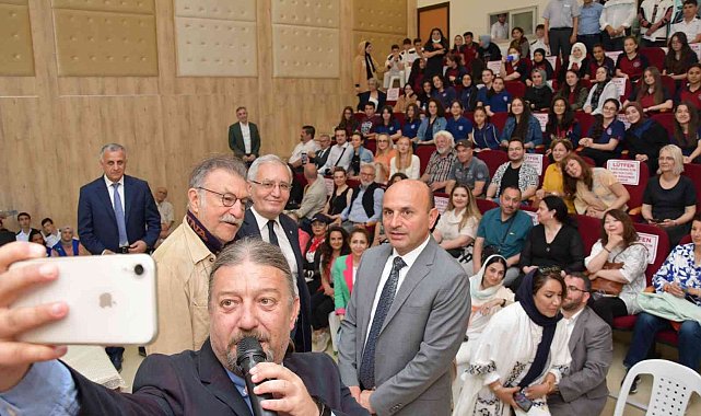 Sanatçı Tamer Levent Yalova Altınova'da söyleşiye katıldı