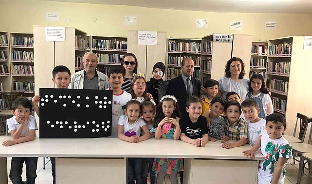 Sandıklı'da 'Renklerin Kara Kitabı' Braille alfabesiyle okundu