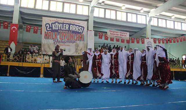 Şanlıurfa'da köyler arası halk oyunları yarışması renkli görüntülere sahne oldu