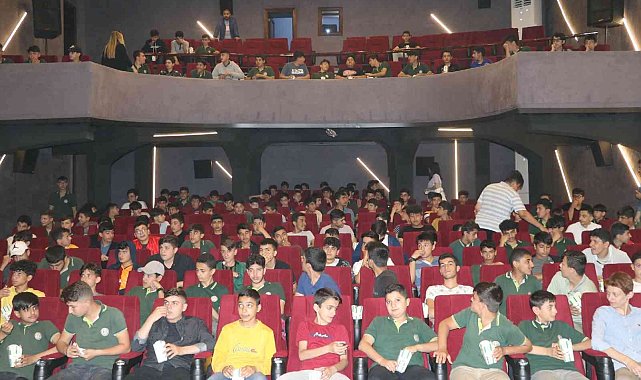 Şanlıurfa'da öğrencilerin sinema keyfi
