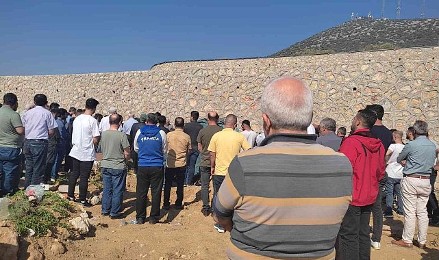 Saplantılı aşık kurbanı Sinem toprağa verildi