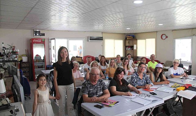 Savaştan kaçan Ukraynalılara Türkçe öğretiyor