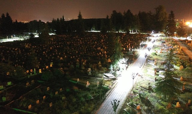 Şehir mezarlığı aydınlatılıyor
