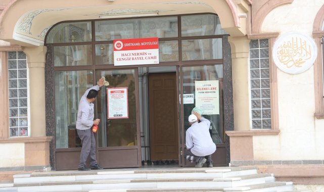 Şehitkamil'de camiler bayram namazı için hazırlandı