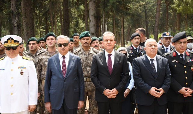 Şehitlikte hüzünlü bayramlaşma