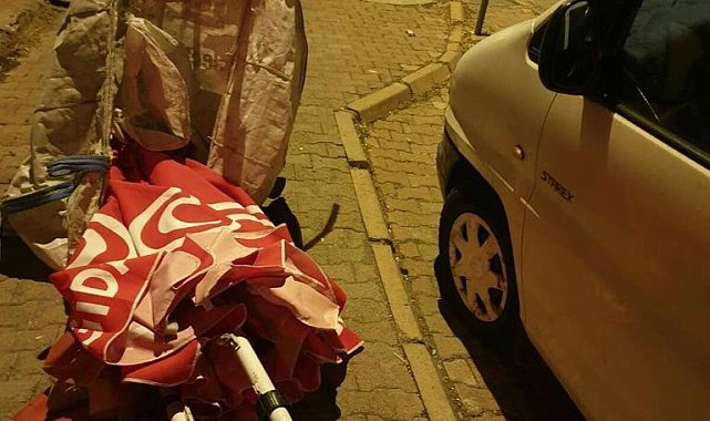 Şemsiyeyi çalmaya çalışan şüpheliler suçüstü yakalandı