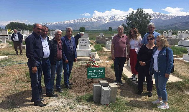 Şengül, ölümünün 1. yıl dönümünde kabri başında anıldı