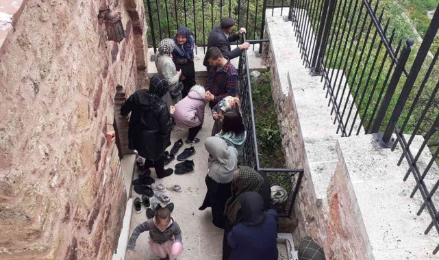 Şeyh Edebali Türbesi bayramda on binlerce ziyaretçinin akınına uğradı
