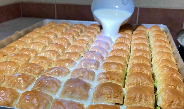 Sıcak günlere denk gelen Ramazan Bayramı'nın gözdesi soğuk baklava