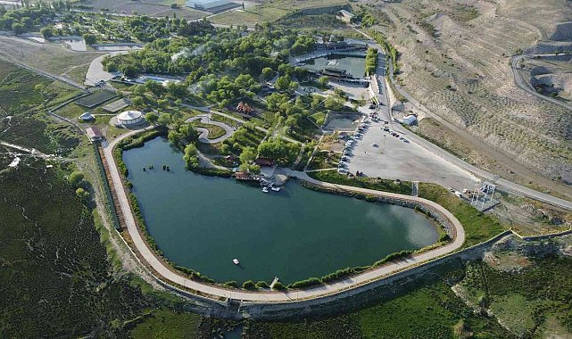 Sıcaktan bunalan vatandaşlar Ekşisu&#039;ya akın ediyor