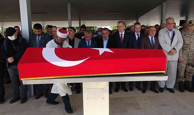 Silahını temizlerken kendisini vuran yüzbaşı son yolculuğuna uğurlandı