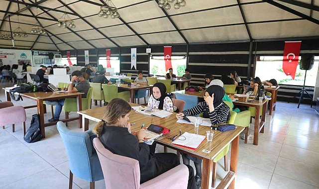 Sınava bir ay kala arı gibi çalışıyorlar