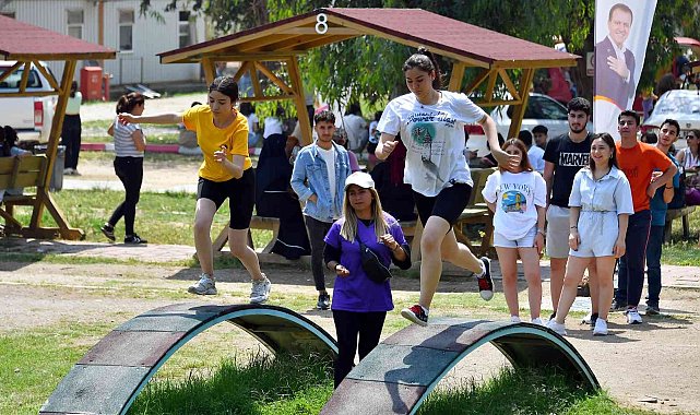 Sınava girecek öğrenciler Tarsus Gençlik Kampı'nda moral buldu
