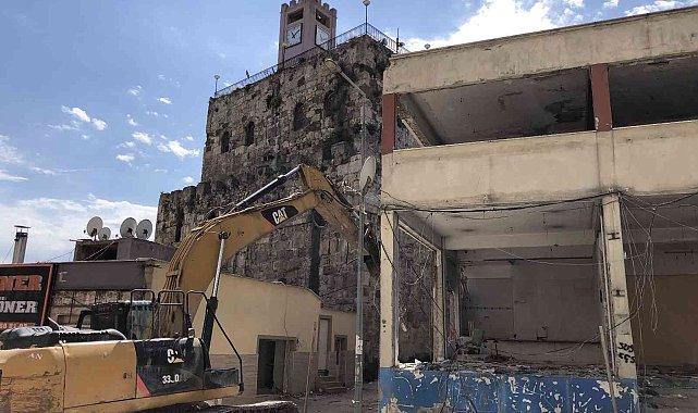 Sinop Meydan Projesi'nde son yıkımlar başladı