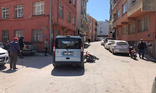 Sinop'ta hafif ticari araçla motosiklet çarpıştı: 1 yaralı