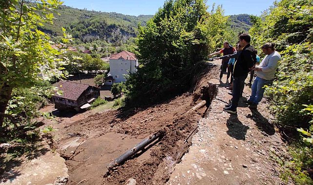 Sinop&#039;ta heyelan: 2 ev ve 1 samanlıkta zarar oluştu