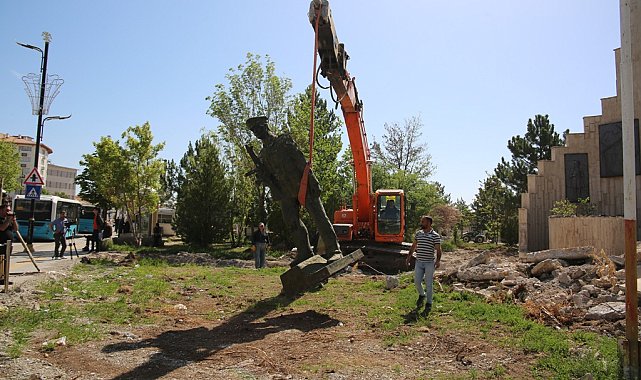 Sivas'ın yeni meydanında şehitler unutulmadı