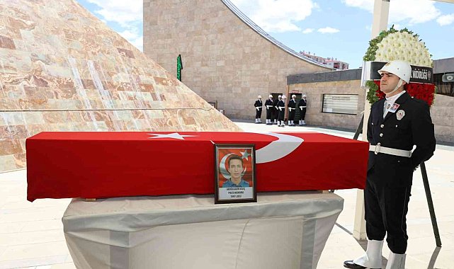 Sivaslı polis memuru son yolculuğuna uğurlandı