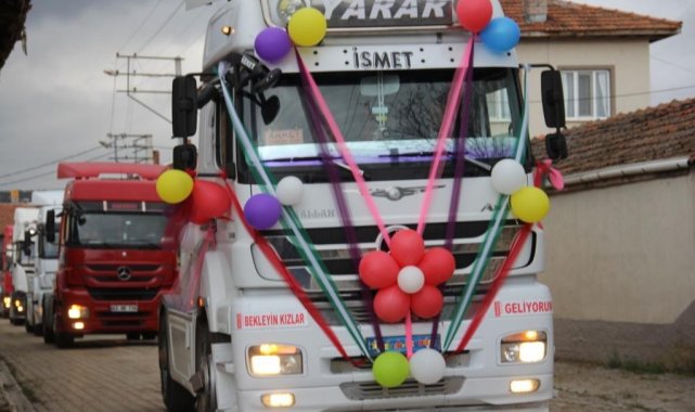 Şoförlerden sünnet çocuğu için tır konvoyu