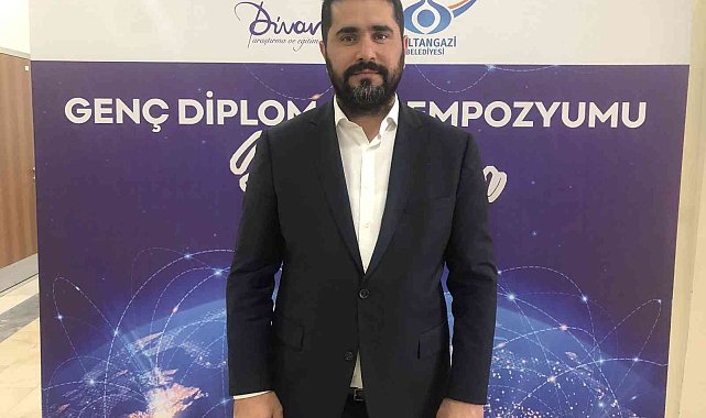 Sultangazi'de gençler Genç Diplomasi Sempozyumu'nda bir araya geldi