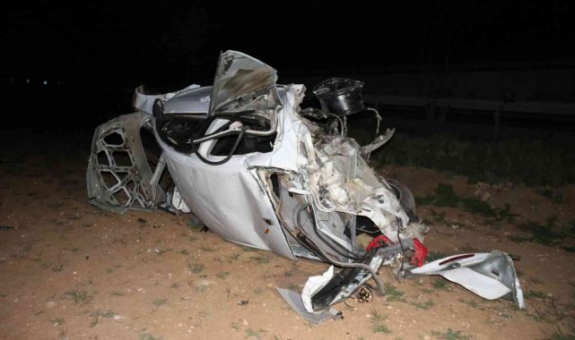 Takla atan otomobilden dışarı fırlayan 2 kişi hayatını kaybetti