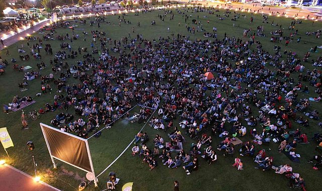 Talas'ta dev ekranda dev maç heyecanı yaşandı