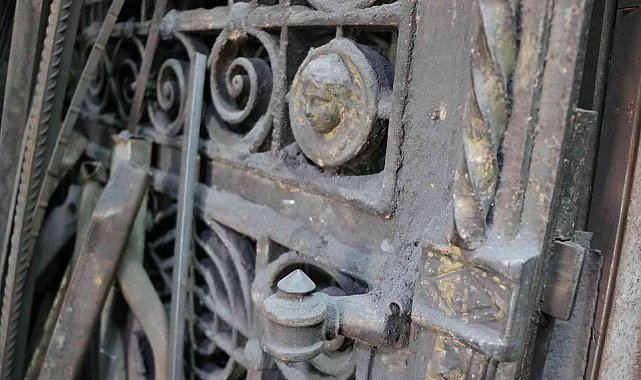 Tarihi eser avcıları bu kapının peşini bırakmıyor