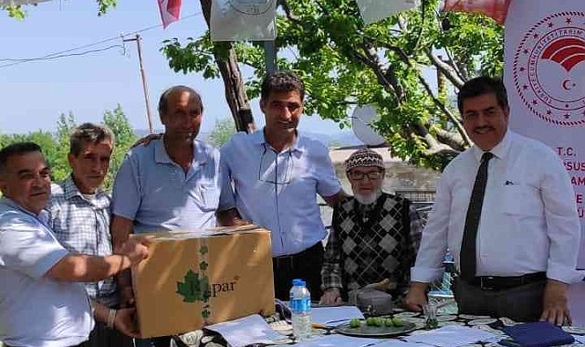 Tarsus'ta biyoteknik mücadele için çiftçilere tuzak dağıtıldı