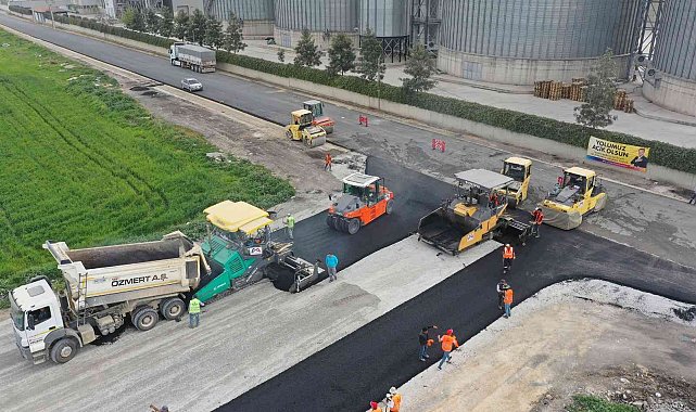 Tarsus'ta KOBİ işletmelerinin bulunduğu bölgenin yolları sıcak asfaltla kaplandı