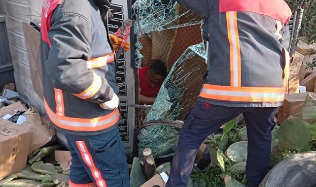 Tarsus'ta tır yoldan çıktı: 2 yaralı